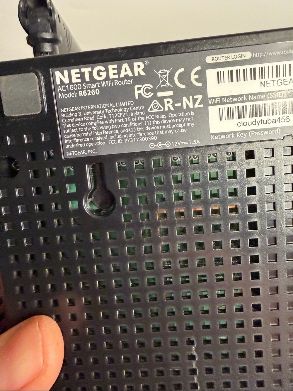 NETGEAR - R6260 - AC1600 Wireless Dual-Band Gigabit Wifi Router - Picture 5 of 8